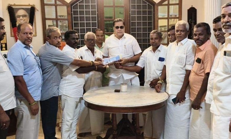 எதிர்க்கட்சித் தலைவர் ஏ.எம்.எச். நாஜிமிடம் பல்வேறு கோரிக்கைகளை வலியுறுத்தி கிளிஞ்சல்மேடு ம