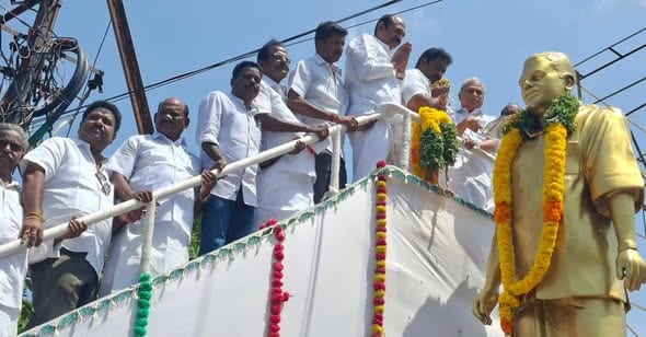 ஜி.கே. மூப்பனார் பிறந்தநாள்: புதுச்சேரியில் திருவுருவச் சிலைக்கு காங்கிரஸ் கட்சியினர் மாலை