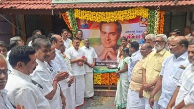 முன்னாள் பிரதமர் ராஜீவ் காந்தி பிறந்தநாள் விழா: புதுச்சேரி காங்கிரஸ் கட்சியினர் மரியாதை