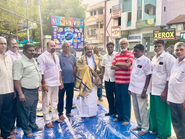 கதிர்காமம் தொகுதி: வழுதாவூர் சாலை முதல் கனகன் ஏரி வரை தூர்வாரும் பணியை தொடங்கினார் எம்.எல்