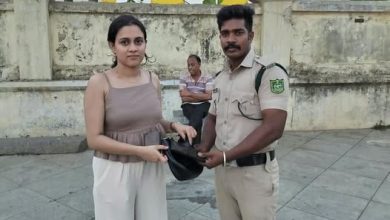 புதுச்சேரி கடற்கரையில் தவறவிட்ட ₹70,000 மதிப்புள்ள கைப்பையை 2 மணி நேரத்தில் மீட்டுக் கொடுத