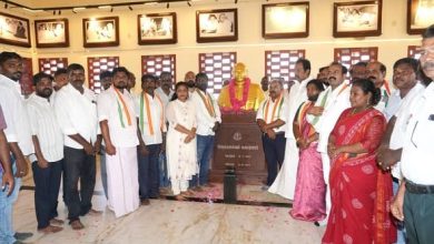 கன்னியாகுமரி கிழக்கு மாவட்ட காங்கிரஸ் தலைவராக லாரன்ஸ் பொறுப்பேற்பு: தலைவர்கள் சிலைக்கு மரி