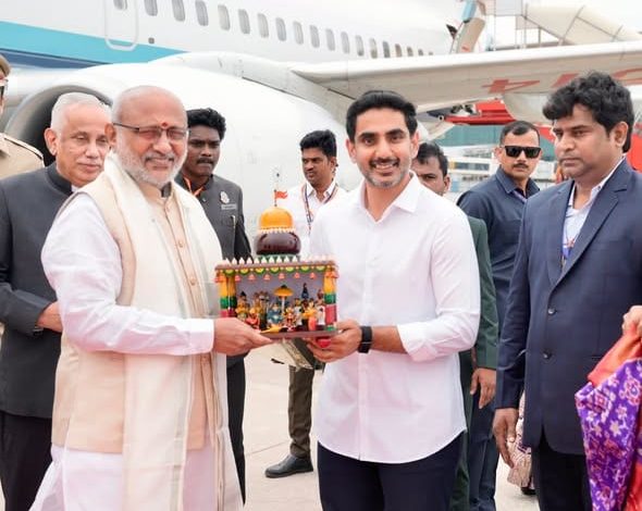 இந்தியாவின் முதல் மரபணு மாற்றம் செய்யப்படாத சோள ரகத்தை அறிமுகம் செய்தார் துணை ஜனாதிபதி சி.