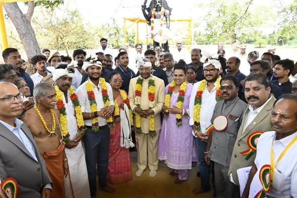 தமிழகத்தில் முன்னாள் குடியரசுத் தலைவர் ராம்நாத் கோவிந்த் பயணம்: கோயில்களில் வழிபாடு