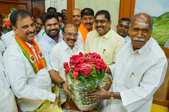 புதுச்சேரி முதலமைச்சர் என்.ரங்கசாமியை சந்தித்து வாழ்த்து தெரிவித்த ஜோஸ் சார்லஸ் மார்ட்டின்