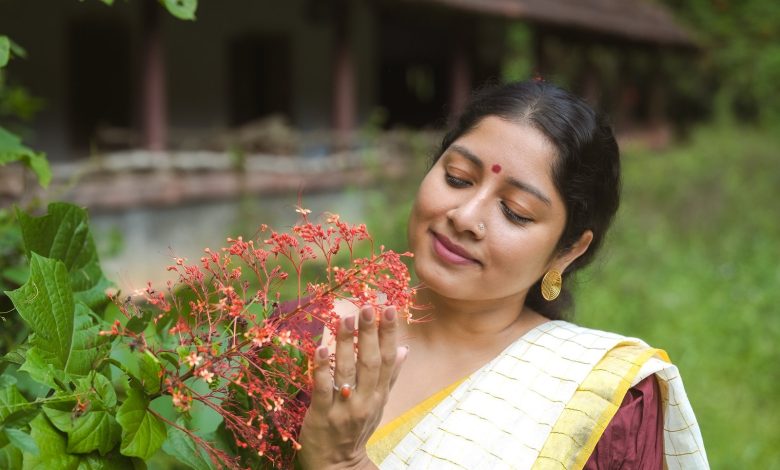 நடிகை அனுமோல் ஓணம் புகைப்படம்