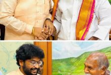எம்.எல்.ஏ. விக்னேஷ் கண்ணன் முதல்வர் ந. ரங்கசாமிக்கு மலர்க் கொத்து வழங்கி பிறந்தநாள் வாழ்த்துகிறார்