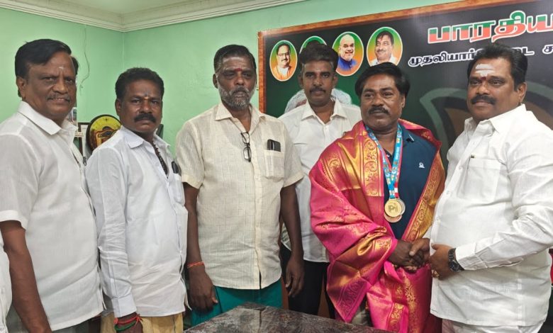 அகில இந்திய மாஸ்டர் வலுதூக்கும் போட்டியில் பதக்கங்கள் வென்ற ஜெயமூர்த்திக்கு எம்.எல்.ஏ. ஏ. பாஸ்கர் பாராட்டு
