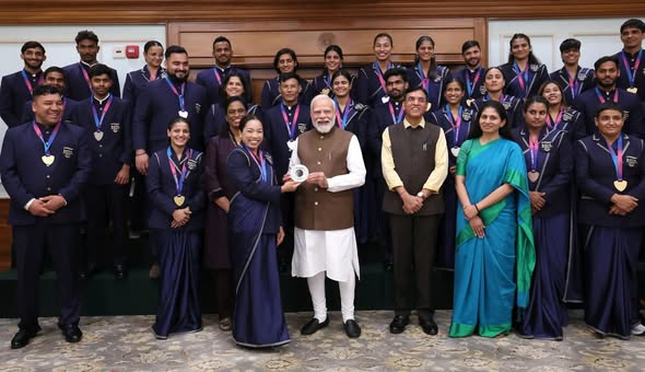 காமன்வெல்த் விளையாட்டு வீரர்களுடன் பிரதமர் மோடி