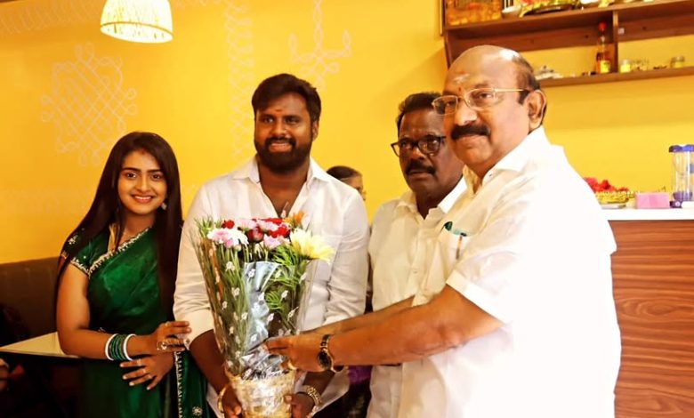 புதுச்சேரி முத்து மாரியம்மன் கோயில் தெருவில் ஆனந்த விளாஸ் உணவக திறப்பு விழாவில் எம்.எல்.ஏ. வி.பி. ராமலிங்கம்