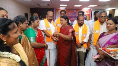 இன்று புதுச்சேரி பாஜக தலைமை அலுவலகத்தில், ரக்ஷா பந்தனை முன்னிட்டு பாஜக மகளிர் நிர்வாகிகள்