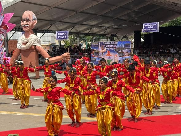 புதுச்சேரி சுதந்திர தின விழா அணிவகுப்பு