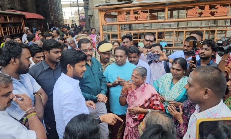 திருவண்ணாமலை அண்ணாமலையார் கோயிலில் அறநிலையத்துறை அமைச்சர் ரமேஷ் நேரில் ஆய்வு மேற்கொண்டார்.