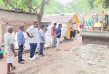 தட்டாஞ்சாவடி பகுதியில் மழைநீர் தேங்காத வகையில் சாலை சீரமைப்பு – மக்கள் மற்றும் மாணவர்கள் ம