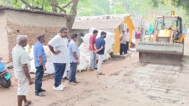 தட்டாஞ்சாவடி பகுதியில் மழைநீர் தேங்காத வகையில் சாலை சீரமைப்பு – மக்கள் மற்றும் மாணவர்கள் ம