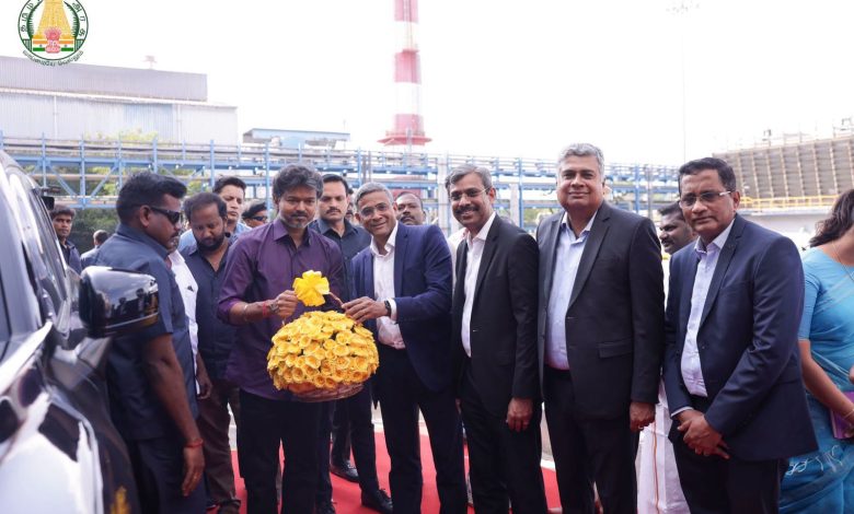 தமிழ்நாடு முதலமைச்சர் ச. ஜோசப் விஜய் செயின்ட்-கோபைன் தொழிற்சாலையை ஆய்வு செய்கிறார்