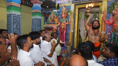 வைத்திக்குப்பம் அருள்மிகு பச்சைவாழியம்மன் ஆலயத்தில் ஆடித் திருத்தேர் விழா தீபாராதனை