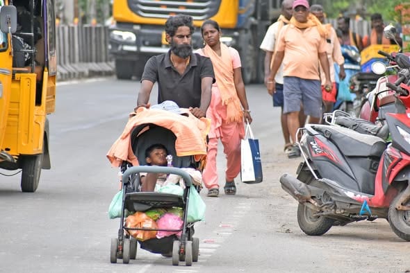 புதுச்சேரி வழியாக வேளாங்கண்ணிக்கு பாதயாத்திரை மேற்கொள்ளும் பக்தர்கள்: பொதுமக்கள் உற்சாக வர