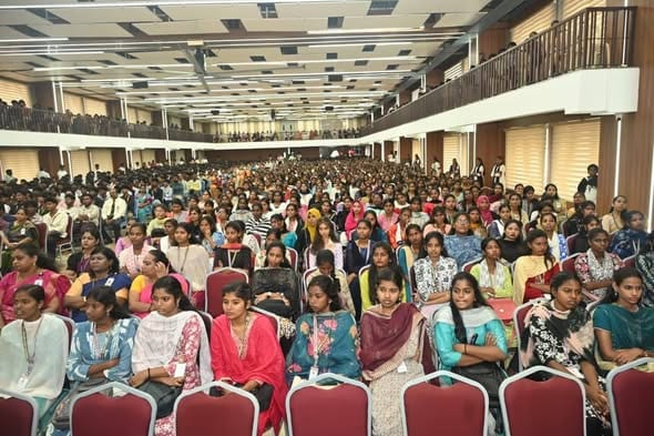 *சென்னை பெருநகர காவல் ஆணையாளர் அவர்கள், கோயம்பேடு, புனித தோமையர் கலை கல்லூரியில் போதைப்பொர