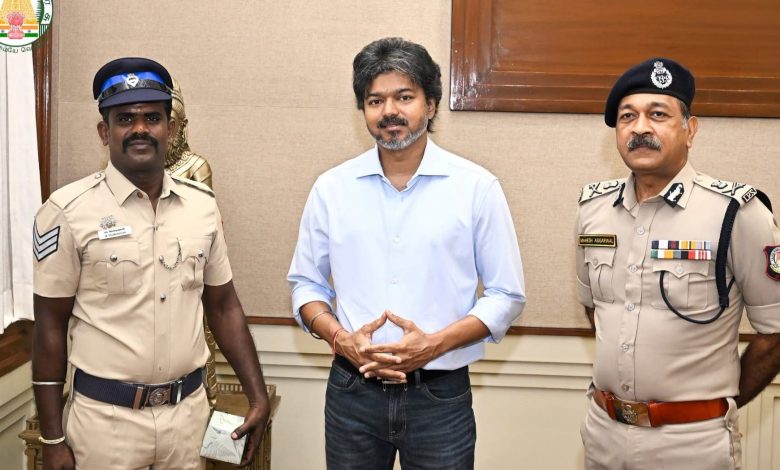 உயிரைப் பணயம் வைத்து கடத்தல்காரர்களைப் பிடித்த தலைமைக் காவலர் வேல்முருகன்: தலைமைச் செயலகத்திற்கு நேரில் அழைத்து முதலமைச்