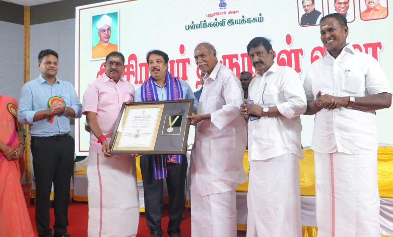 புதுச்சேரி அரசு பள்ளிக்கல்வி இயக்ககம் சார்பில், கருவடிக்குப்பத்தில் அமைந்துள்ள பெருந்தலைவர