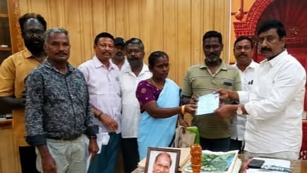 உப்பளம் தொகுதி பயனாளிகளுக்கு வீடு கட்டும் திட்ட தவணை நிதி உதவி: தற்காலிக சபாநாயகர் அன்பழகன் வழங்கினார்!