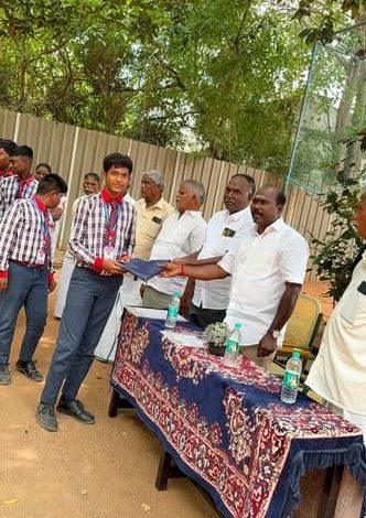 மாணவர்களுக்கு மழைக்கோட் வழங்கும் நிகழ்வு! 🎒🌧️