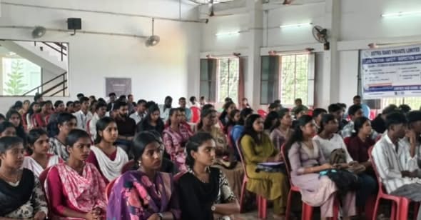 நமது விளவங்கோடு தொகுதியில், கன்னியாகுமரி மாவட்ட நிர்வாகம் மற்றும் மாவட்ட வேலைவாய்ப்பு மையம (படம் 2)
