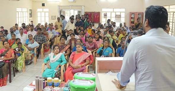 மார்டின் அறக்கட்டளை சார்பில், புதுச்சேரி தமிழ்ச்சங்கத்தில் நடைபெற்ற கர்ப்பிணித் தாய்மார்கள