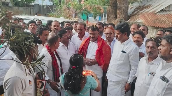 ன்.ஆர்.காங்கிரஸ்–காங்கிரஸ் வேட்பாளர்களை டெபாசிட் இழக்கச் செய்து