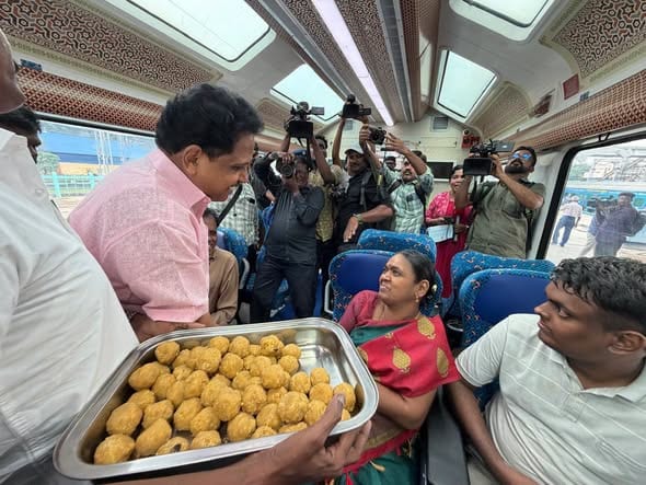 தென்னக இரயில்வேயில் முதன்முறையாக மதுரை – குருவாயூர் எக்ஸ்பிரஸ் இரயிலில் காட்சி வடிவப் பெட்
