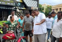 தட்டாஞ்சாவடி தொகுதியில் மழைநீர் தேங்குவதைத் தடுக்க வாய்க்கால்களை ஆய்வு செய்த MLA அசோக் ஆனந