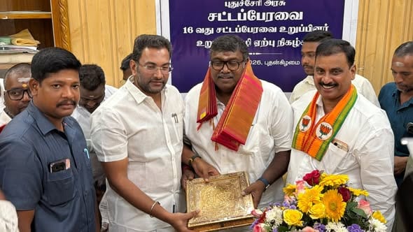 தட்டாஞ்சாவடி தொகுதியின் சட்டமன்ற உறுப்பினராகப் பதவியேற்றுக்கொண்ட எனக்கு, மாண்புமிகு முதலமை (படம் 2)