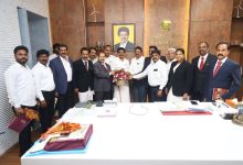 Members of the Federation of Bar Associations of Tamil Nadu and Puducherry, led by its hon