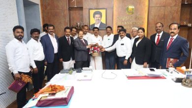 Members of the Federation of Bar Associations of Tamil Nadu and Puducherry, led by its hon