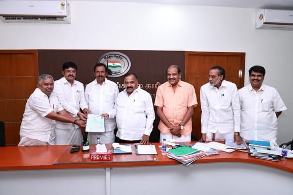 தமிழ்நாடு காங்கிரஸ் கமிட்டி மாவட்டப் பார்வையாளர்கள் மற்றும் மாவட்ட காங்கிரஸ் கமிட்டித் தலை