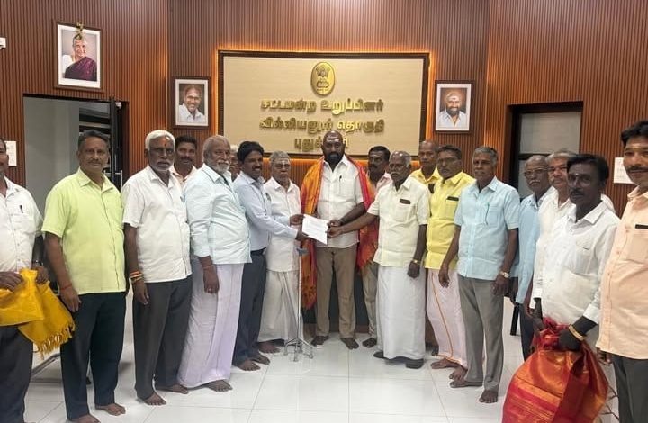 வில்லியனூர் ஸ்ரீ கோகிலாம்பிகை உடனுறை திருக்காமேஸ்வரர் ஆலய சிறப்பு அலுவலர் நியமன ஆணை வழங்கி