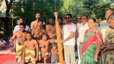 விழுப்புரத்தில் மாற்றுத்திறனாளி மல்லர்கம்ப வீரர்களுக்கு விளையாட்டு உபகரணங்கள்: மாவட்ட ஆட்சியர் நேரில் வழங்கி வாழ்த்து!